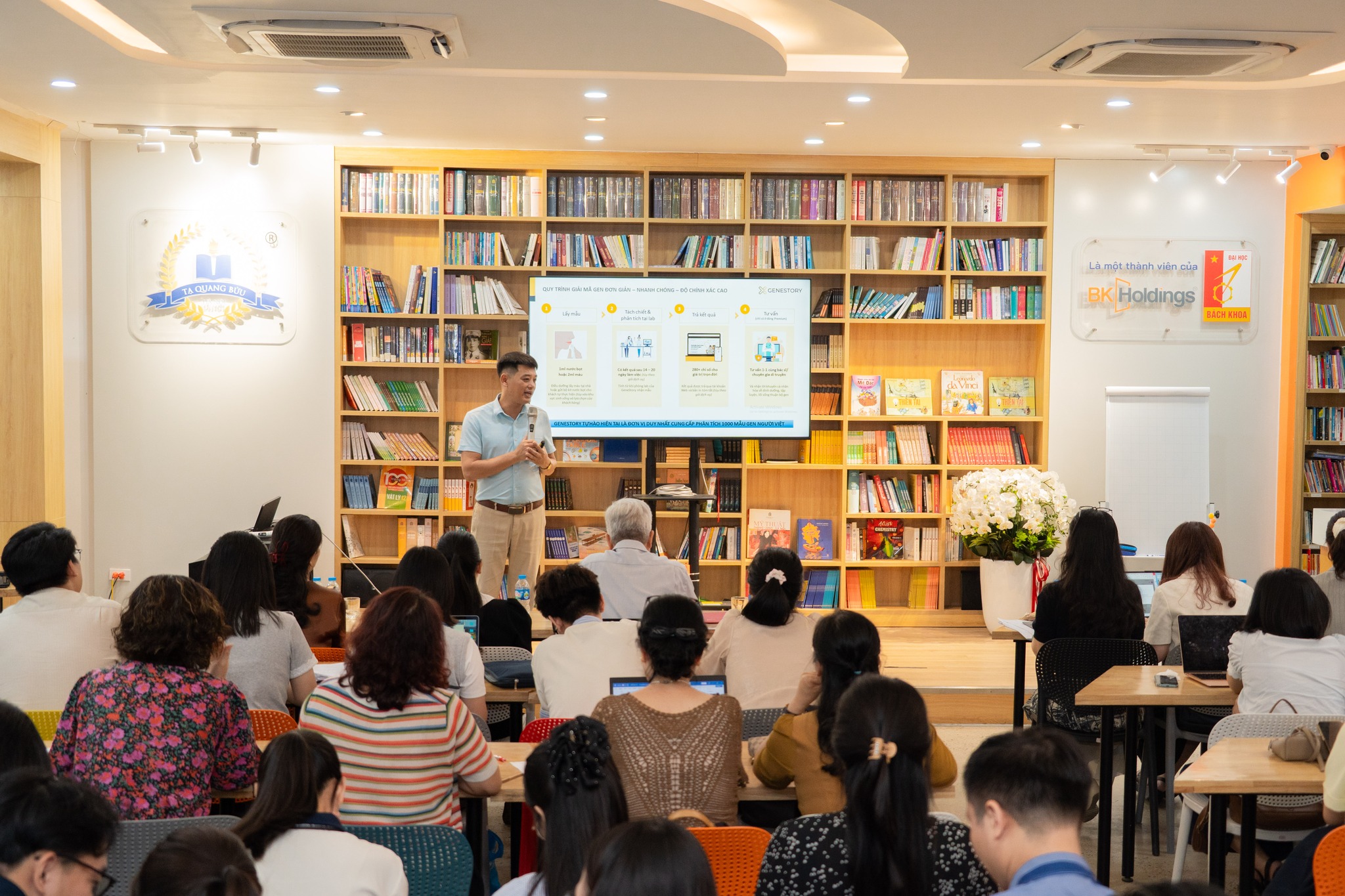 Thông qua buổi tập huấn chuyên đề, các thầy cô đã có thêm nhiều thông tin hữu ích để đồng hành cùng học sinh trong giai đoạn trưởng thành.