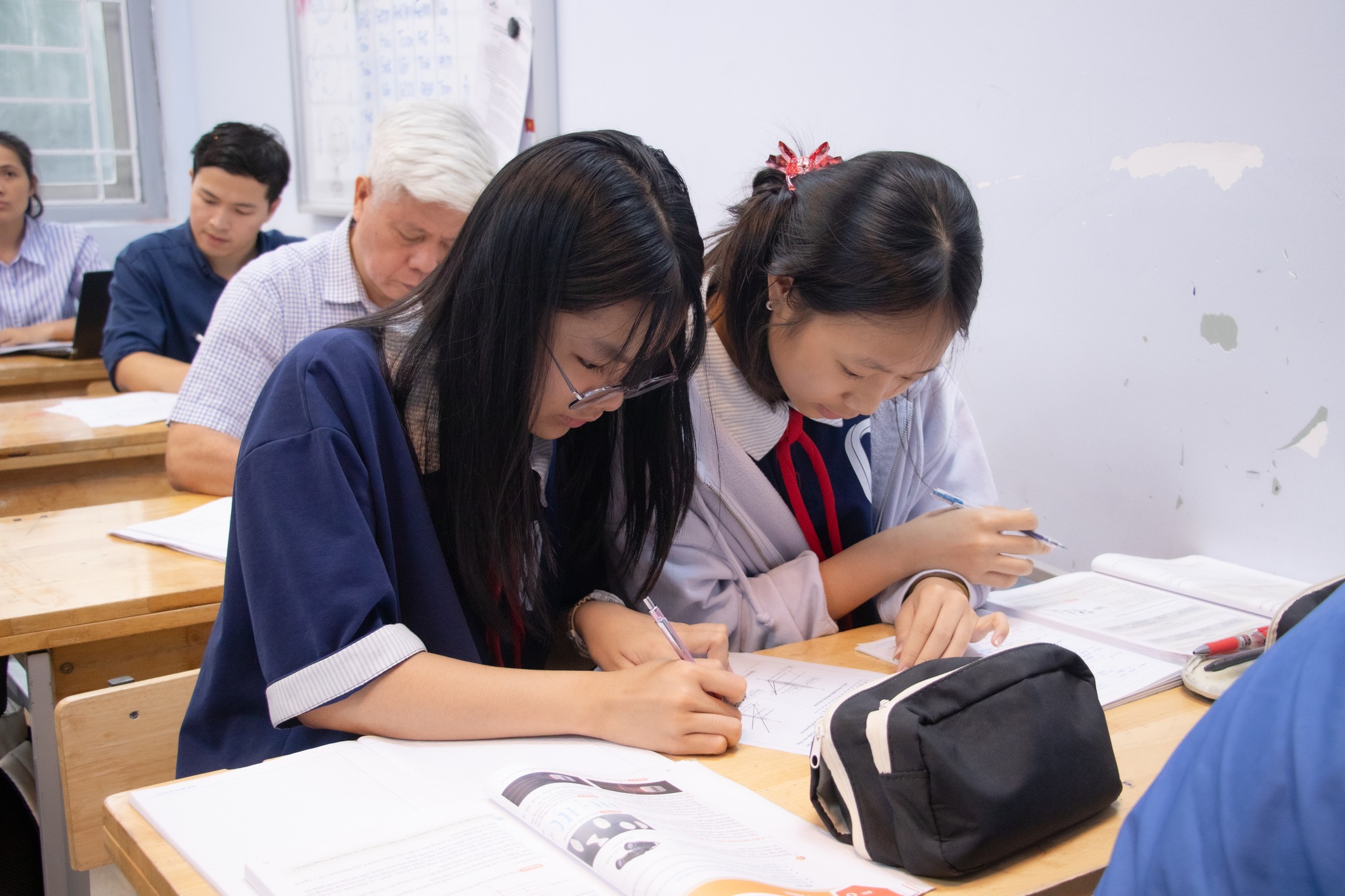 Tiết học được triển khai cùng hoạt động nhóm và phiếu học tập giúp học sinh tiếp thu bài giảng hiệu quả hơn.