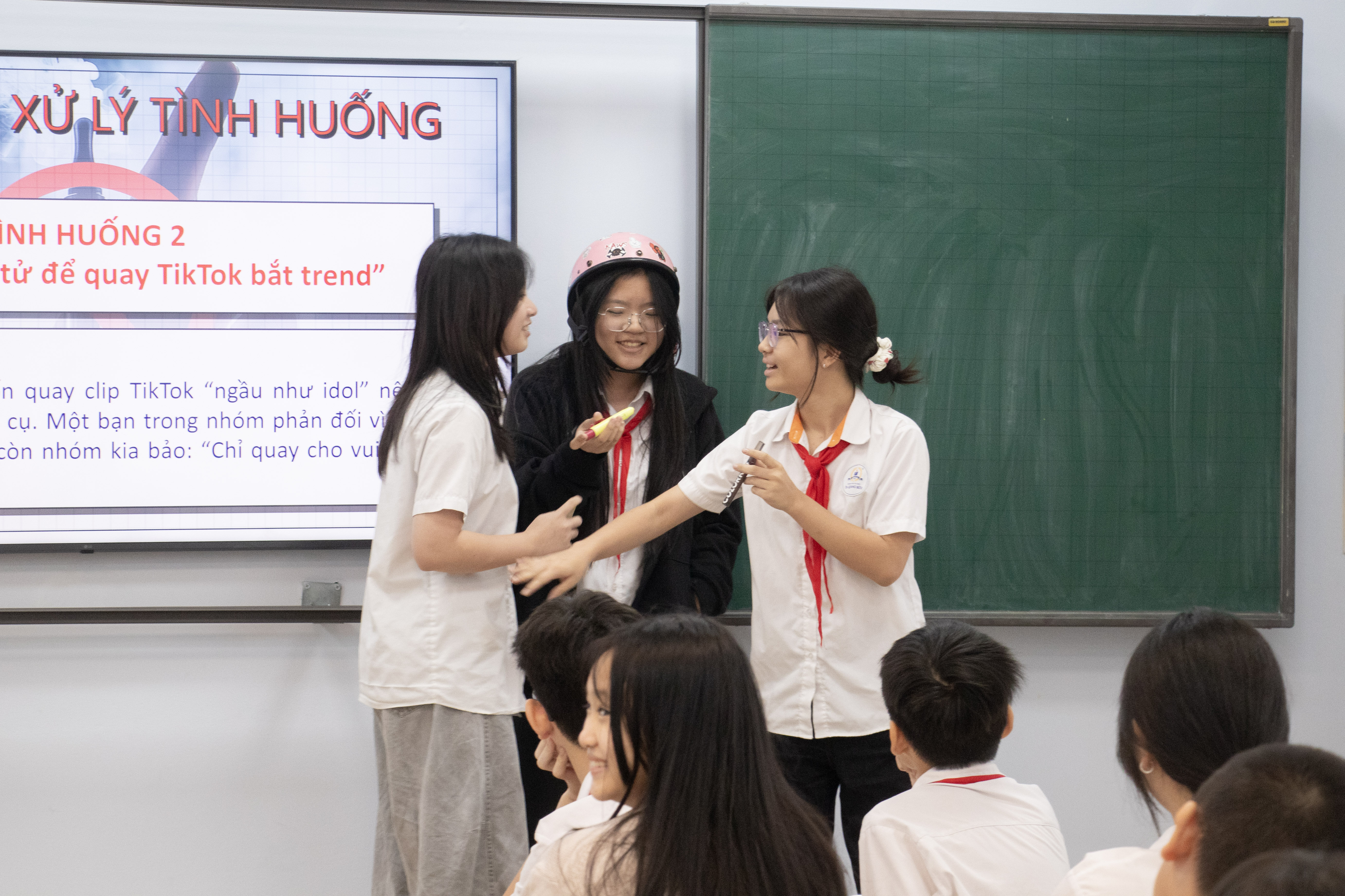 Những tiểu phẩm vui nhộn do chính học sinh biểu diễn khiến bài học trở nên gần gũi và hiệu quả hơn.