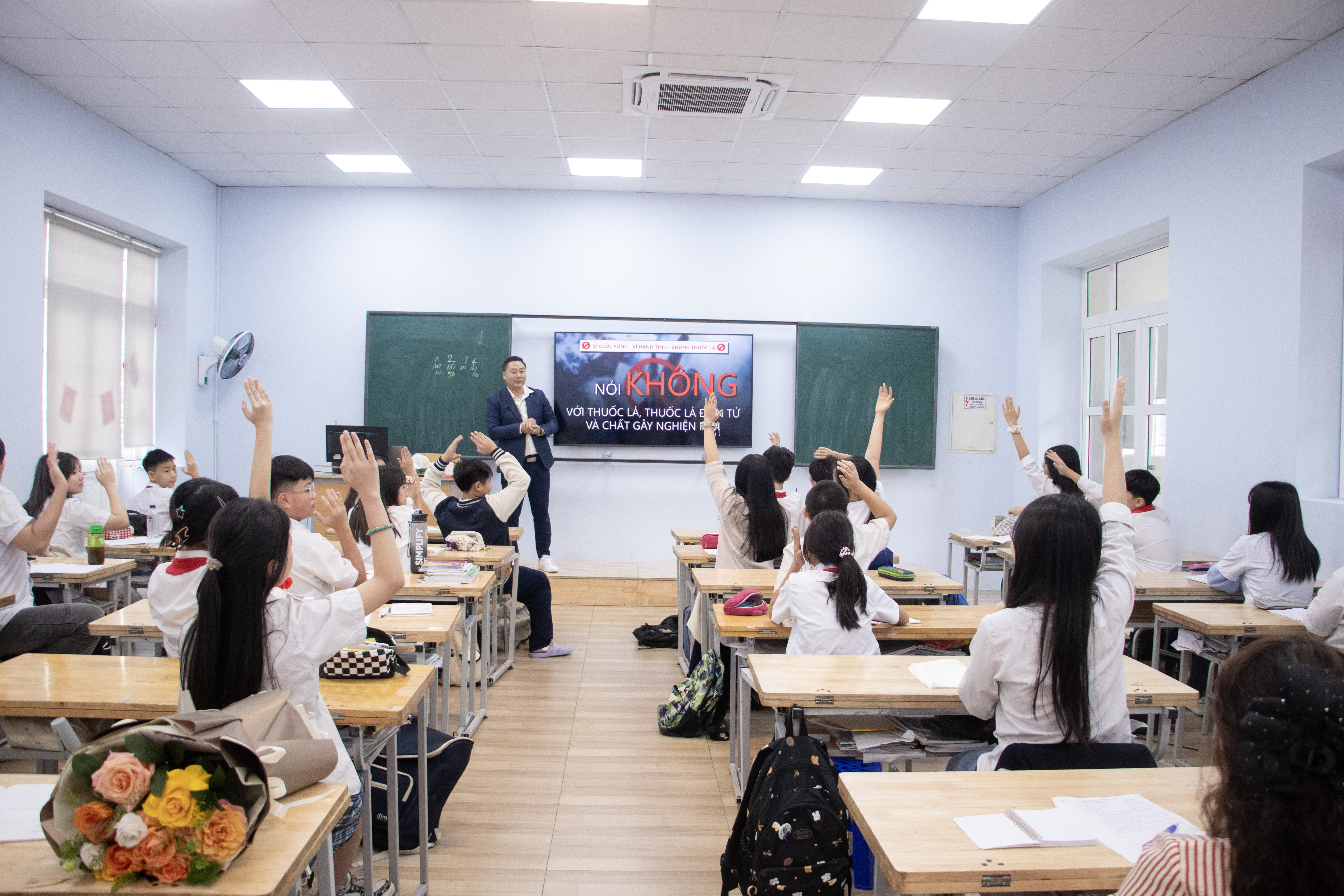 Học sinh tích cực tham gia vào bài học và tự tin thể hiện quan điểm cá nhân.