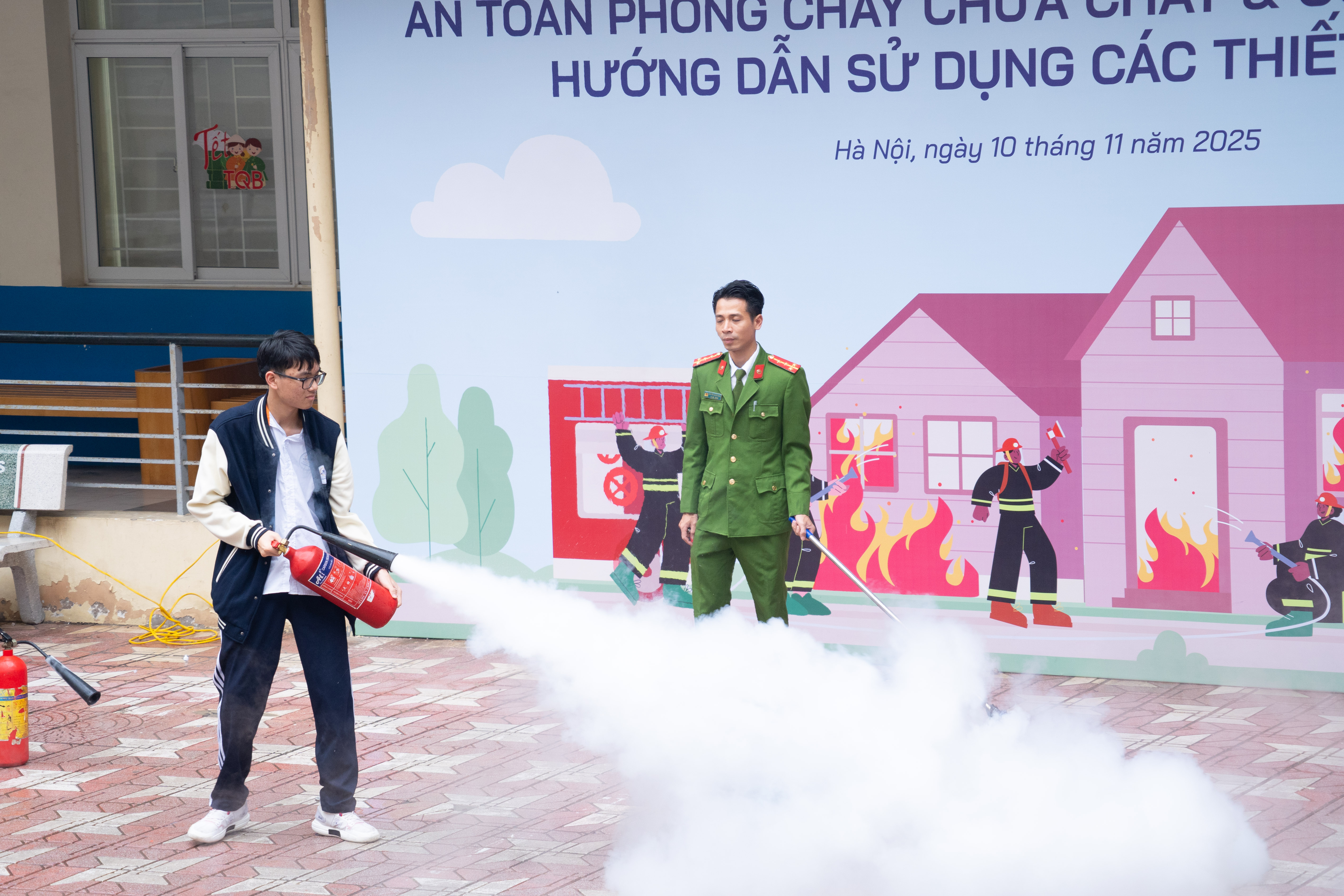 Các em học sinh cùng tham gia phần tập huấn chuyên môn.