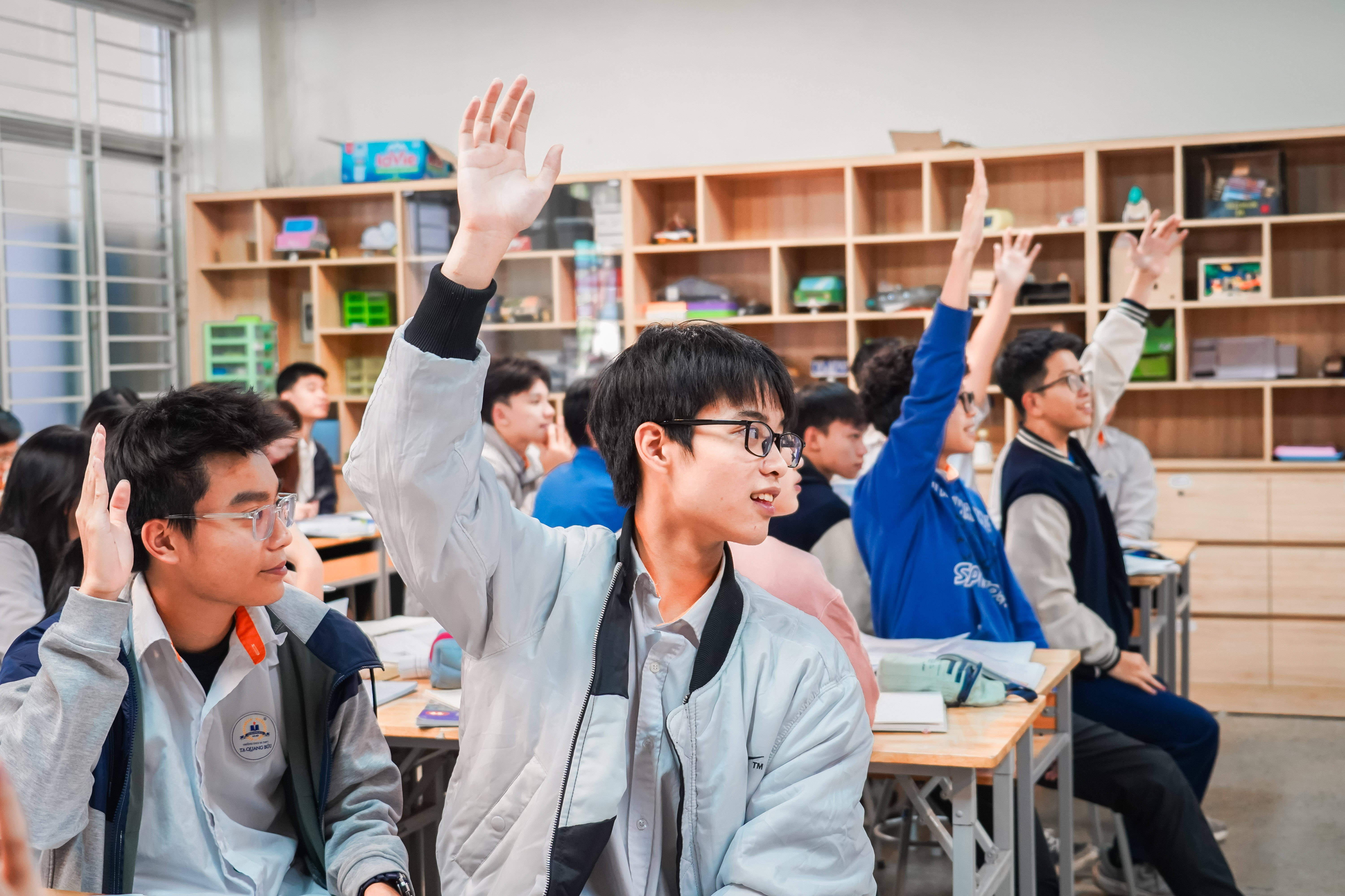 Ứng dụng CNTT và AI trong tiết học khiến học sinh hứng thú học tập và không khí lớp học sôi nổi hơn.