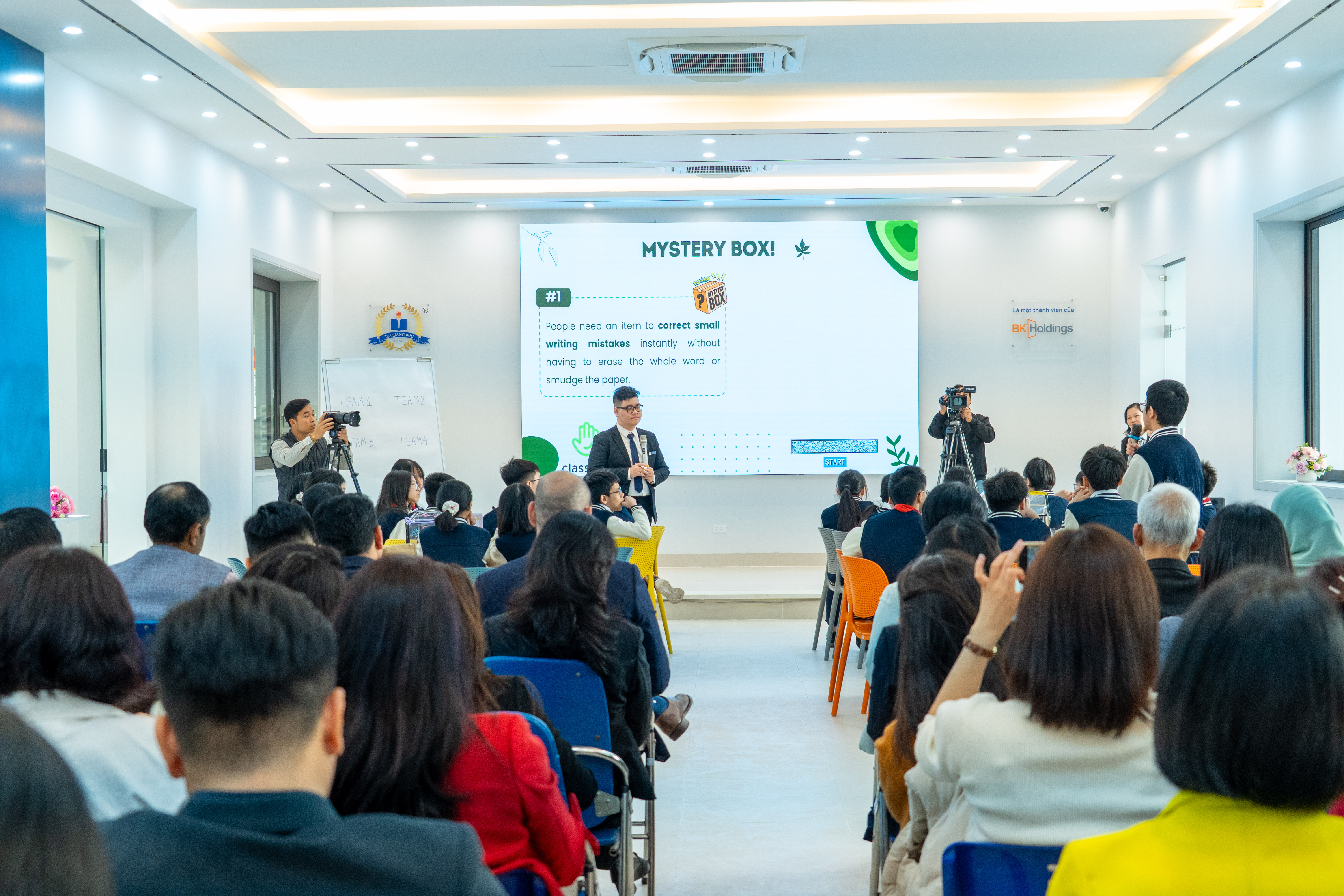 Tiết học mẫu được tổ chức tại Trường THCS và THPT Tạ Quang Bửu.