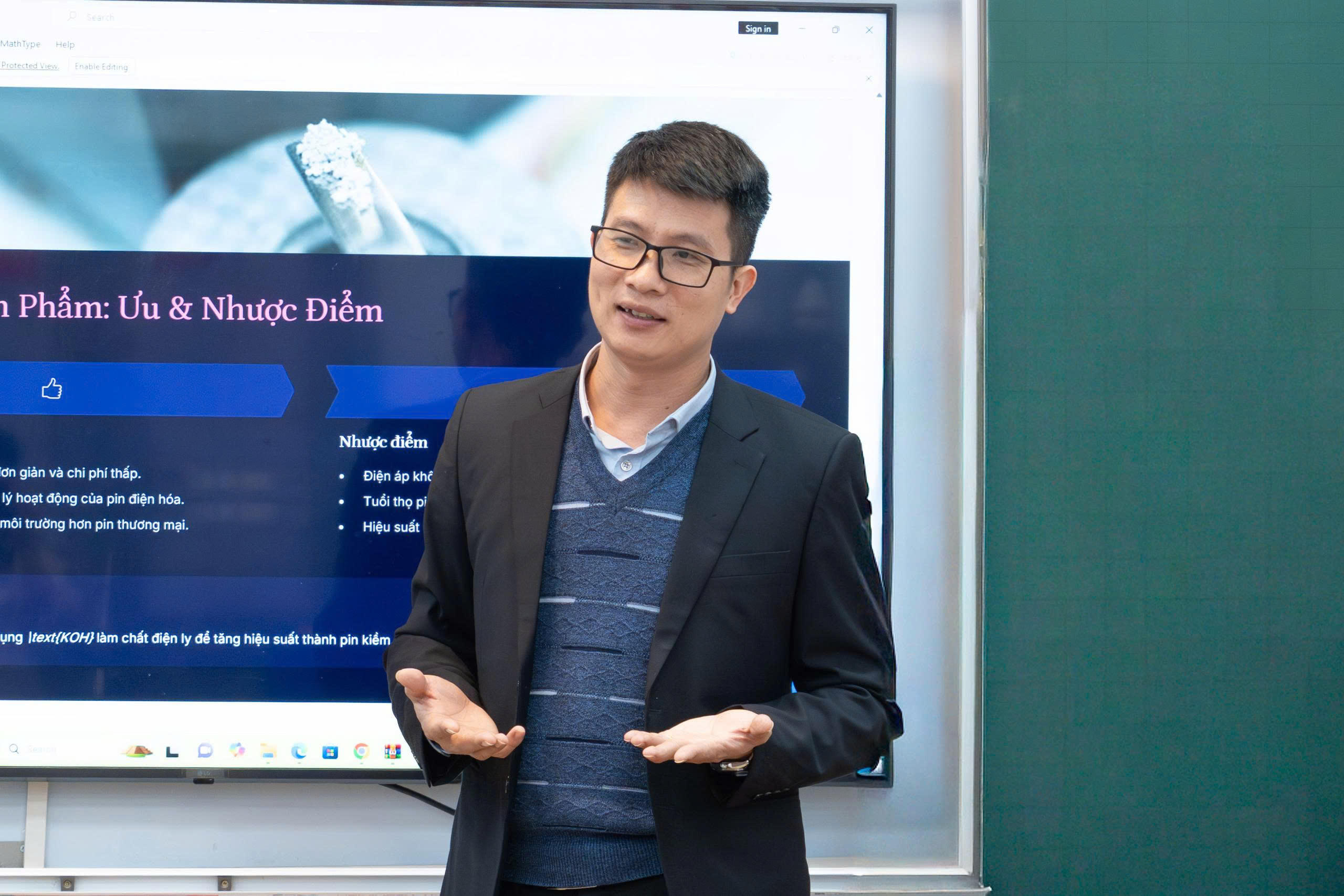 Thầy Nguyễn Thanh Nghị - Giảng viên Đại học Bách khoa Hà Nội, trực tiếp hướng dẫn học sinh từ giai đoạn 1 của dự án liên môn KHTN.