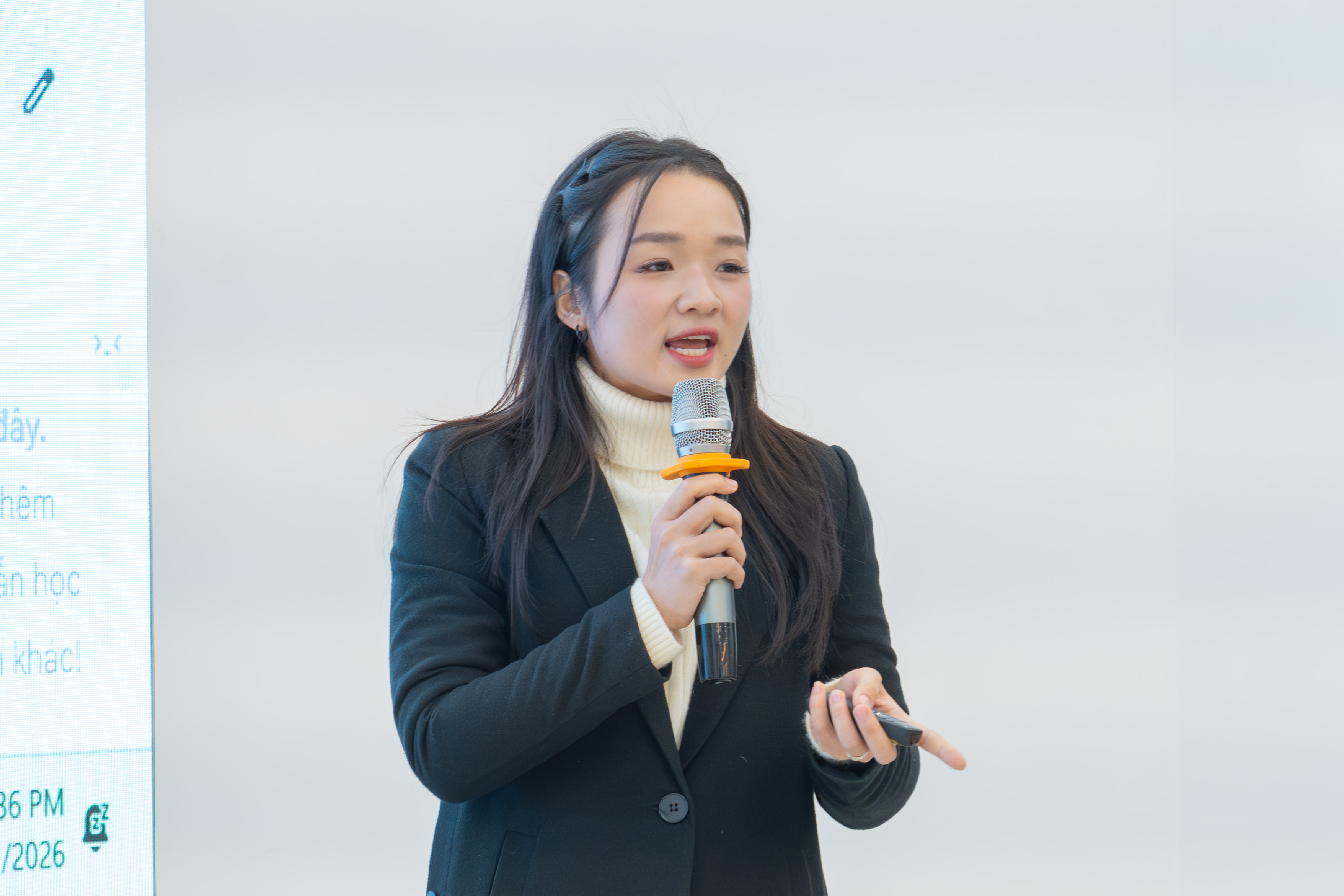 Cô Bùi Thị Hồng Anh chia sẻ về NotebookLM.