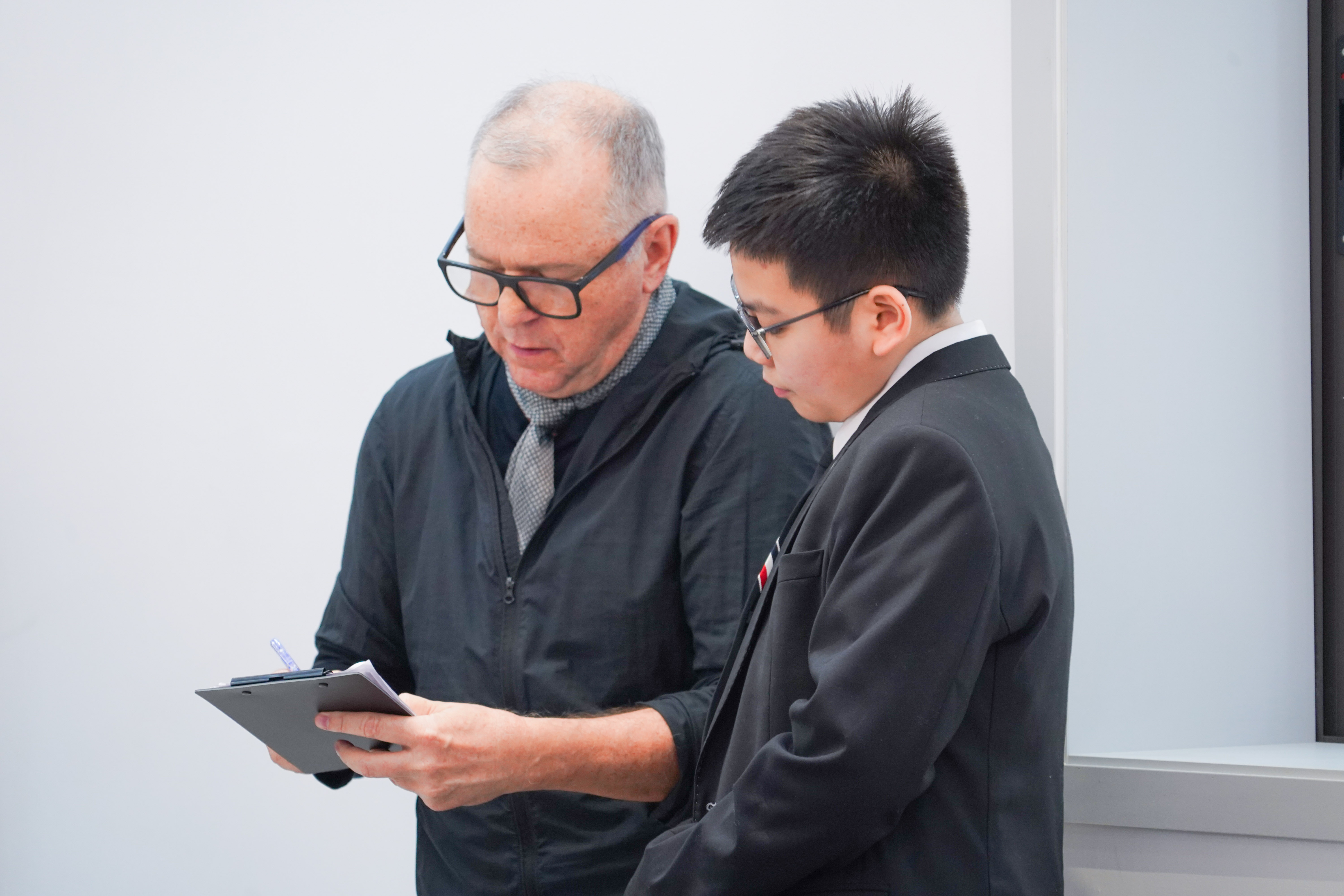 Học sinh Trần An Nguyên - lớp 7C1 đã để lại ấn tượng sâu sắc với khách mời.