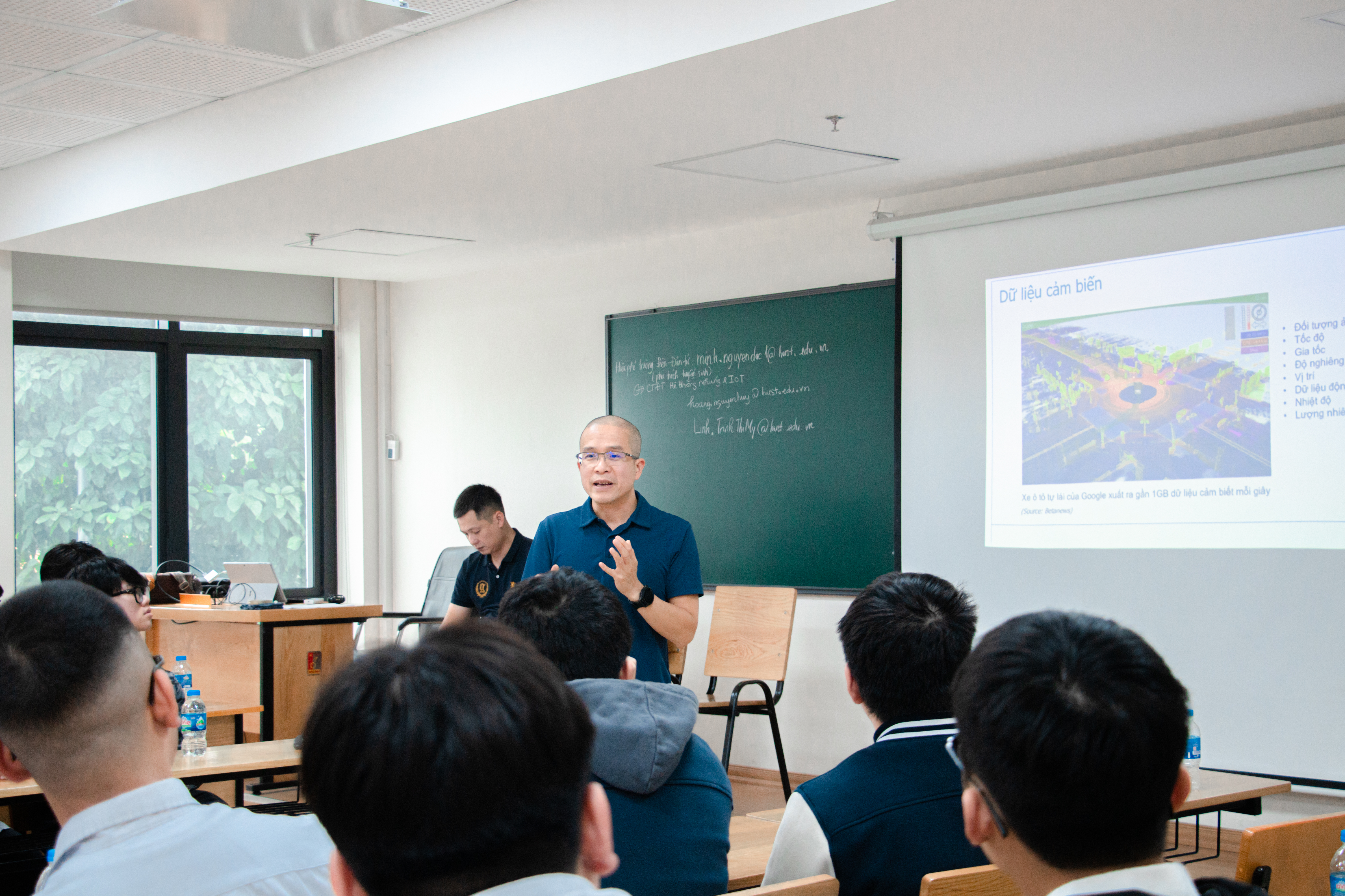 PGS.TS Nguyễn Đức Minh - Phó Hiệu trưởng Trường Điện - Điện tử chia sẻ về ngành công nghệ lõi.