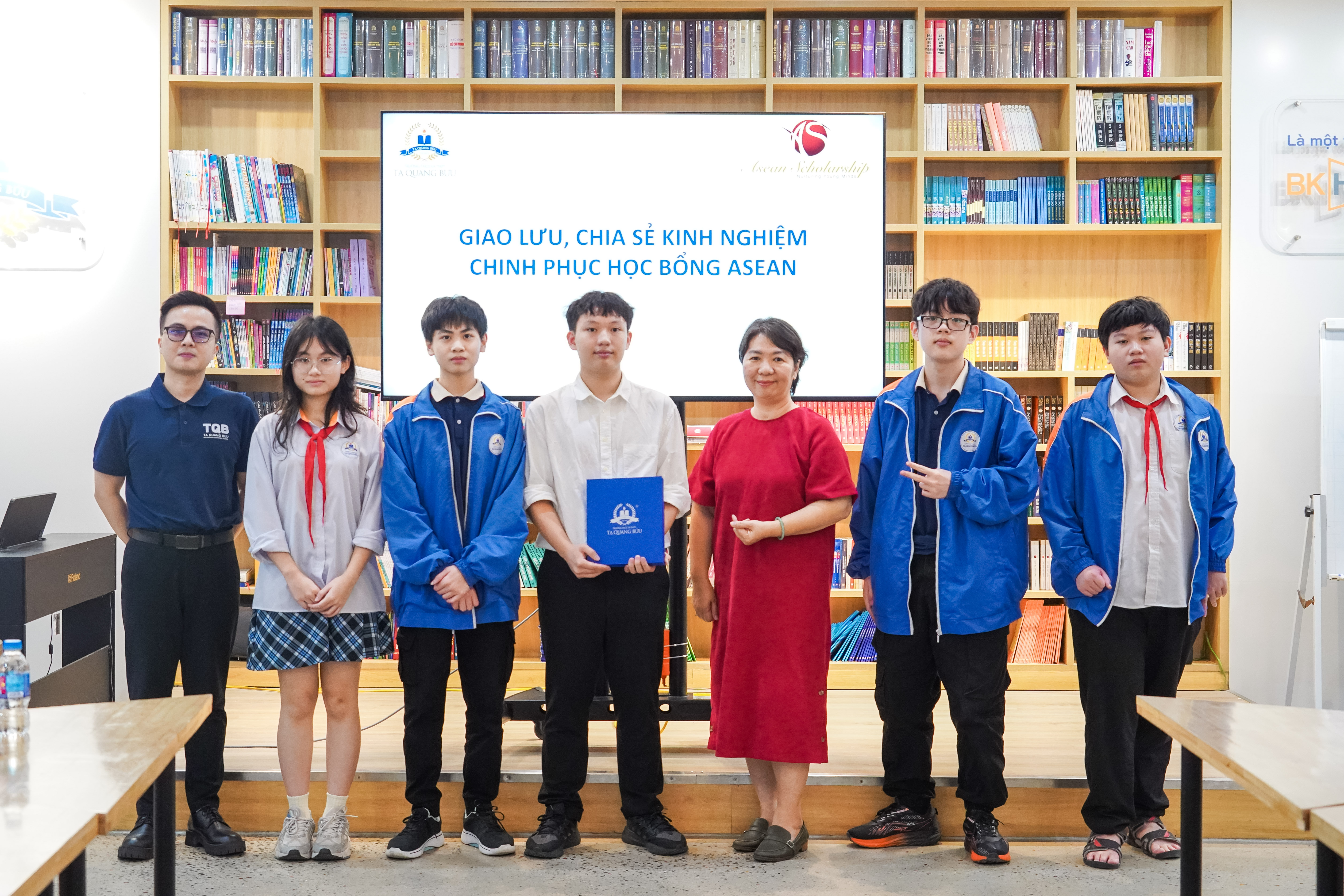 Lần trở lại này, Đoàn Quang Huy mang đến nhiều bài học thú vị giúp các em có thêm sự chuẩn bị tốt trước kỳ học bổng sắp tới.