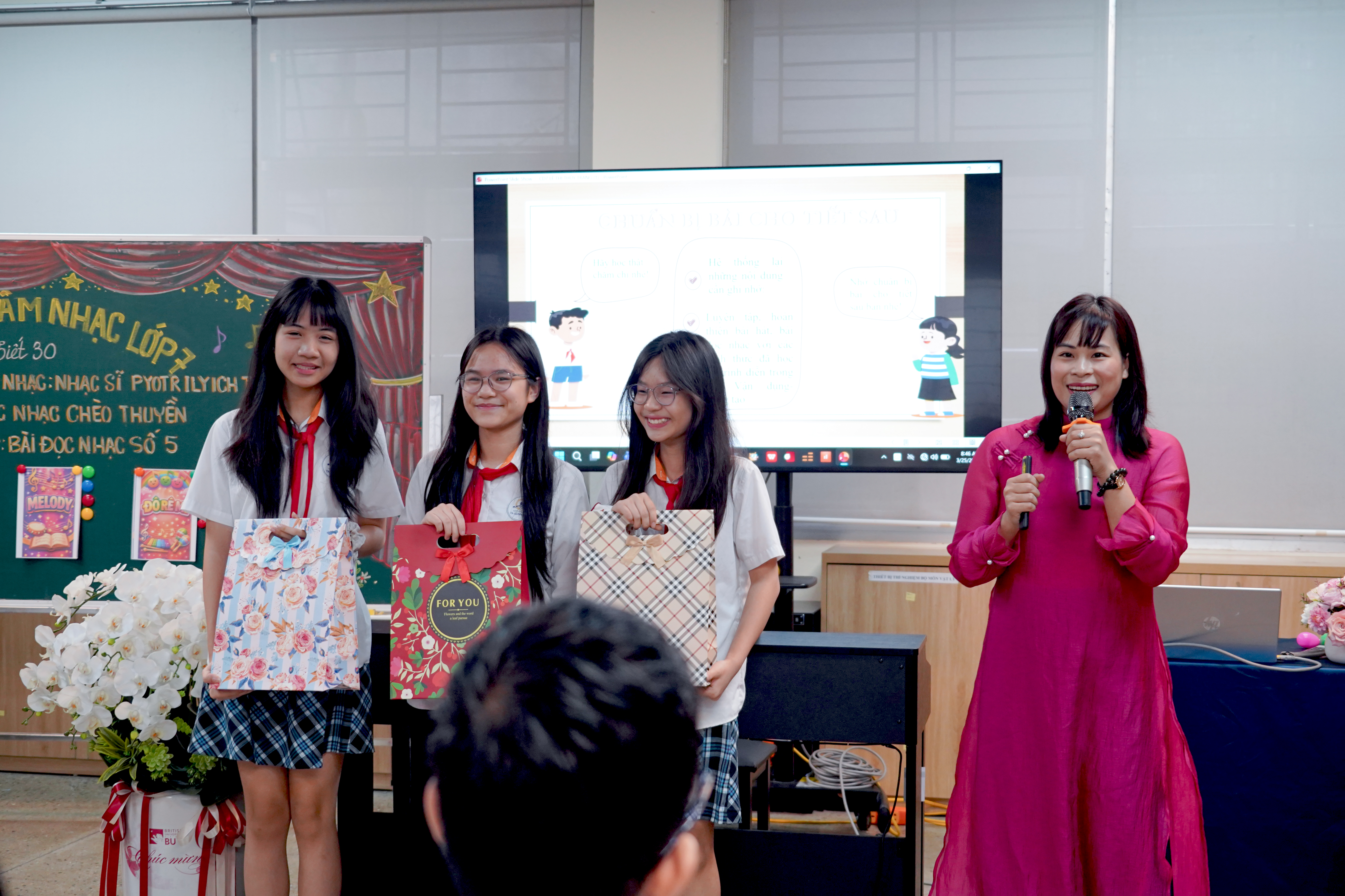 Tiết Âm nhạc của cô Lê Thị Thùy Trang mang đến một không gian tràn đầy cảm xúc.