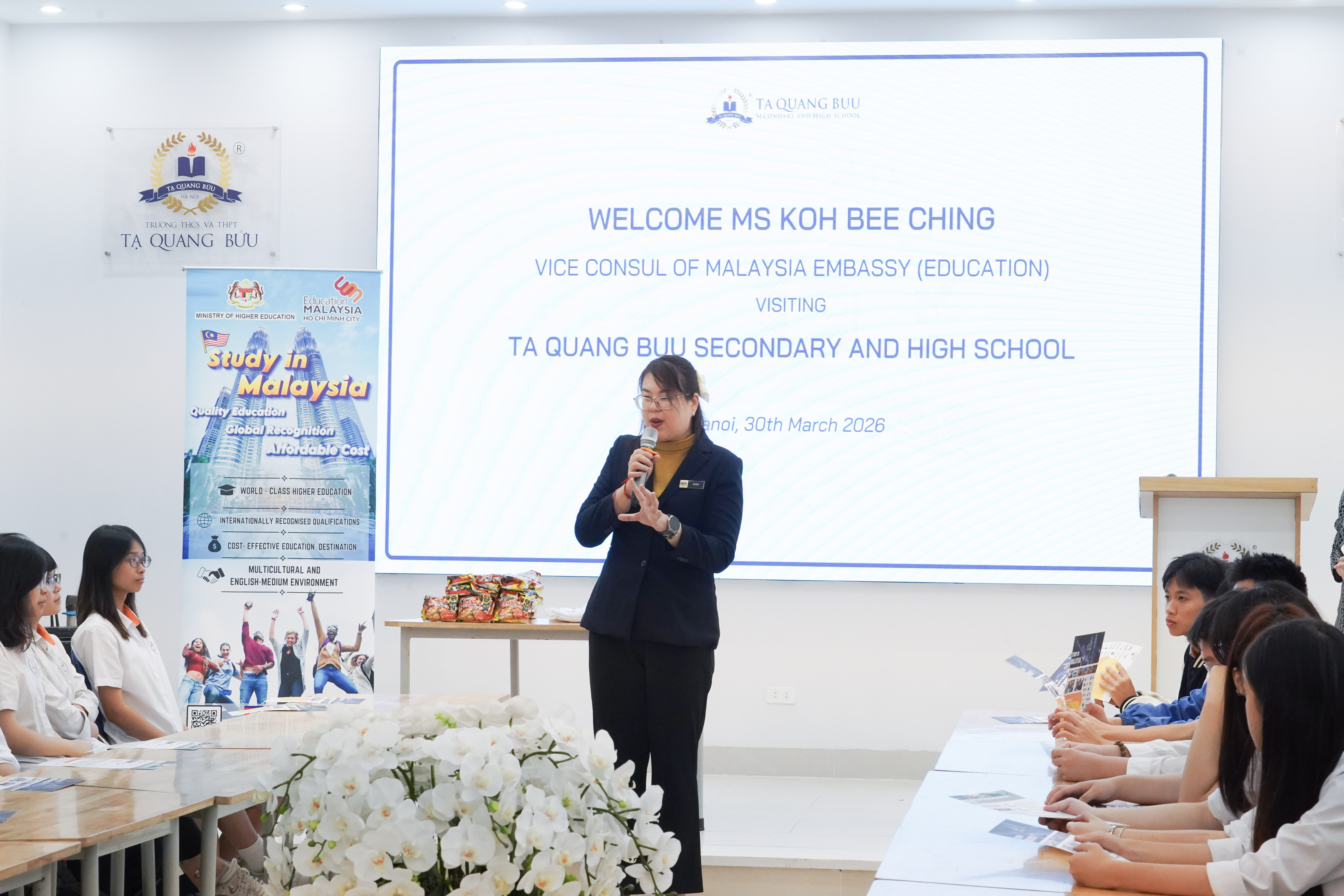 Bà Koh Bee Ching chia sẻ tại buổi giao lưu.