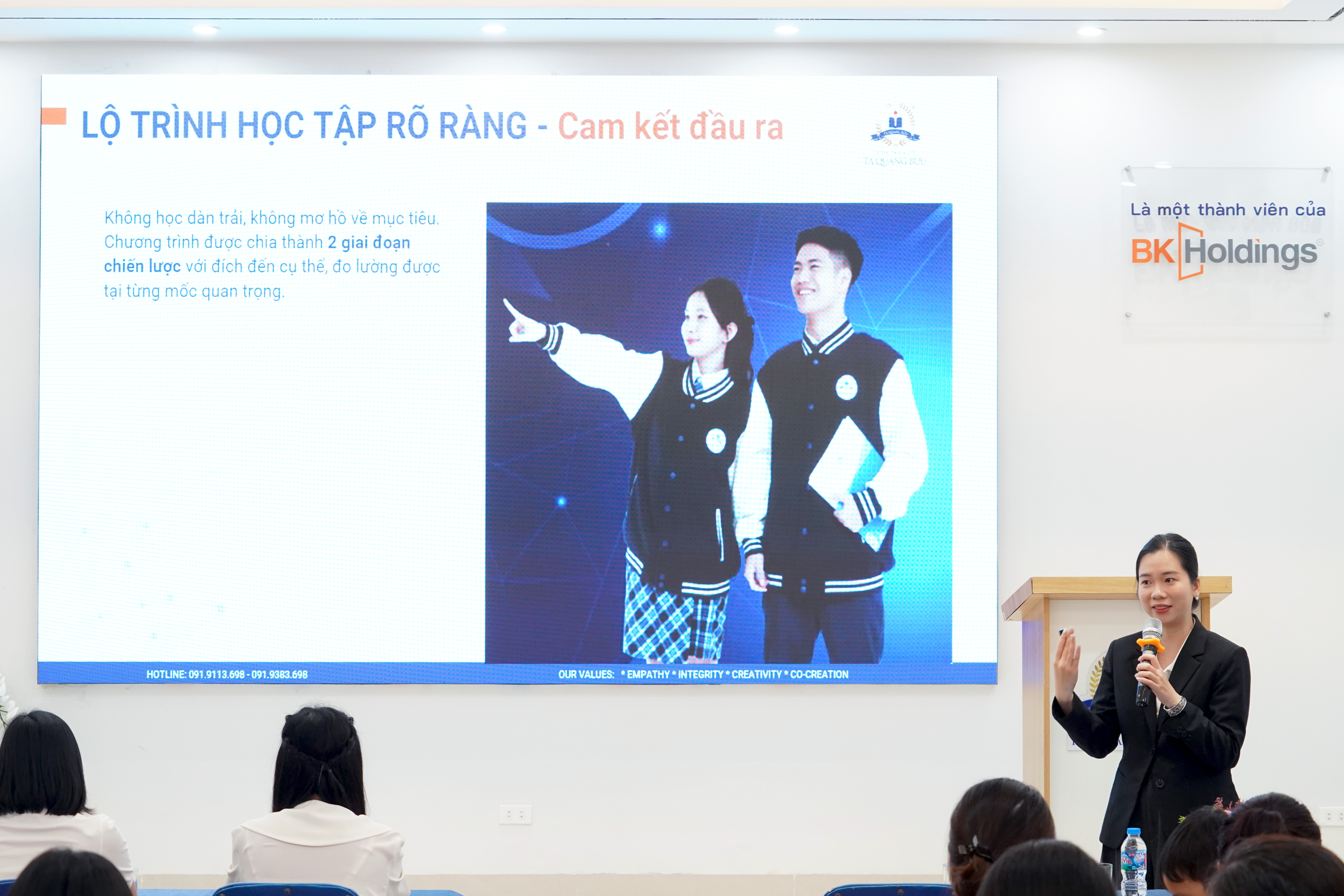 Cô Trần Ngọc Thoa - Giáo viên môn tiếng Anh chia sẻ về chương trình học Tiếng Anh bậc THCS của Nhà trường.