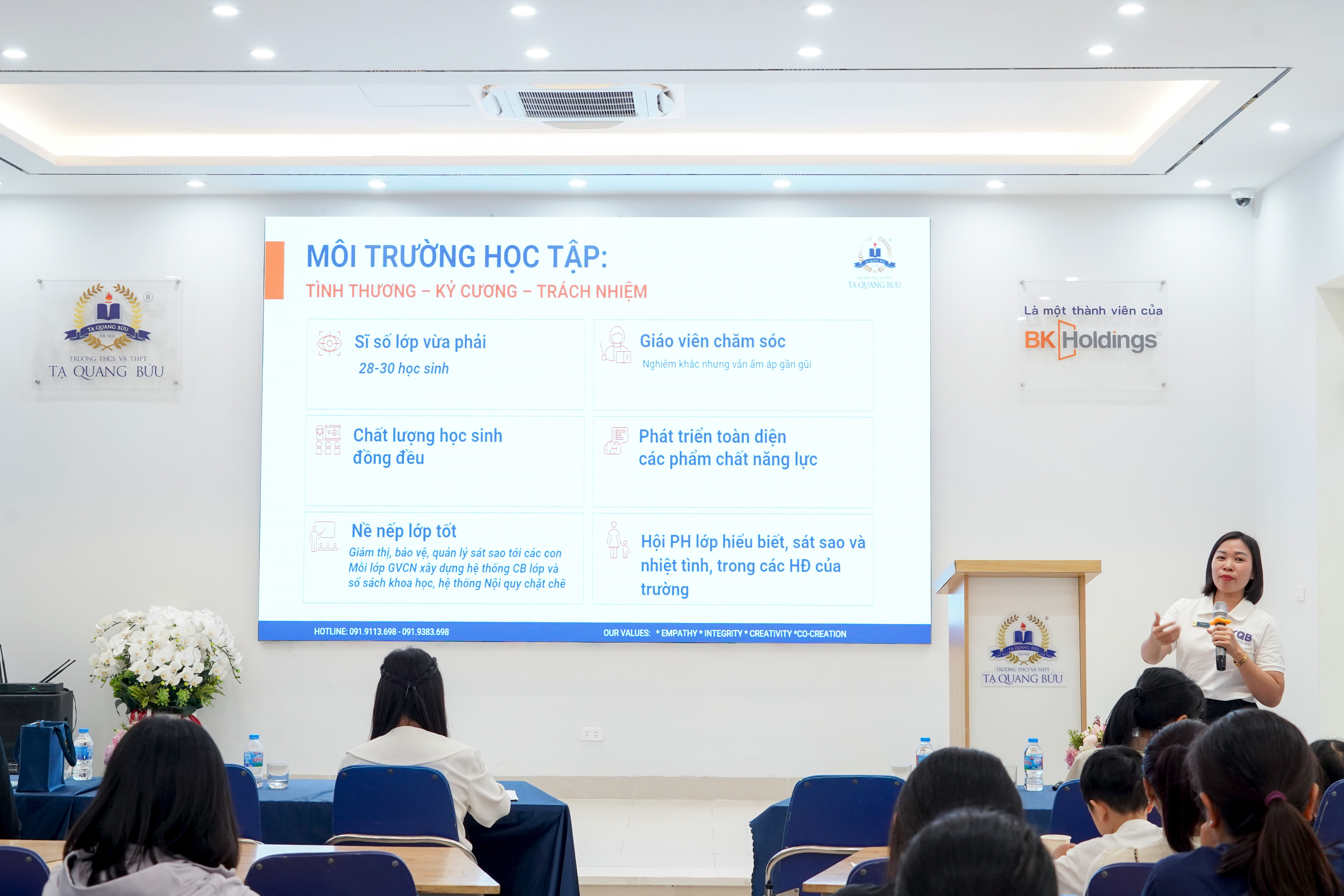 Cô Đào Thị Hoàn - Khối trưởng chủ nhiệm khối THCS mang đến góc nhìn gần gũi, thực tiễn về cách tổ chức và quản lý lớp học.