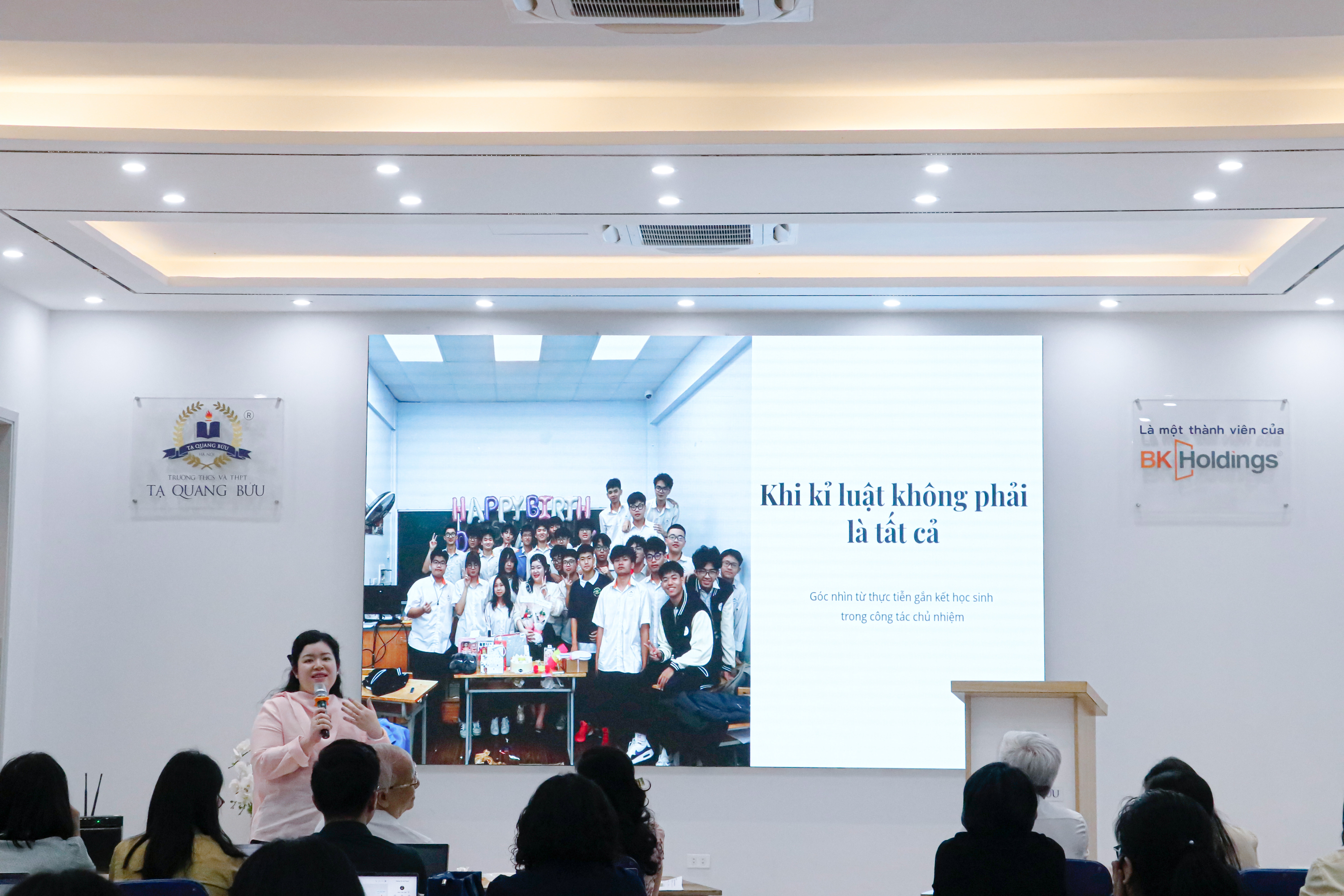 Phần tham luận của cô Nghiêm Tố Minh - Giáo viên chủ nhiệm lớp 11T2.