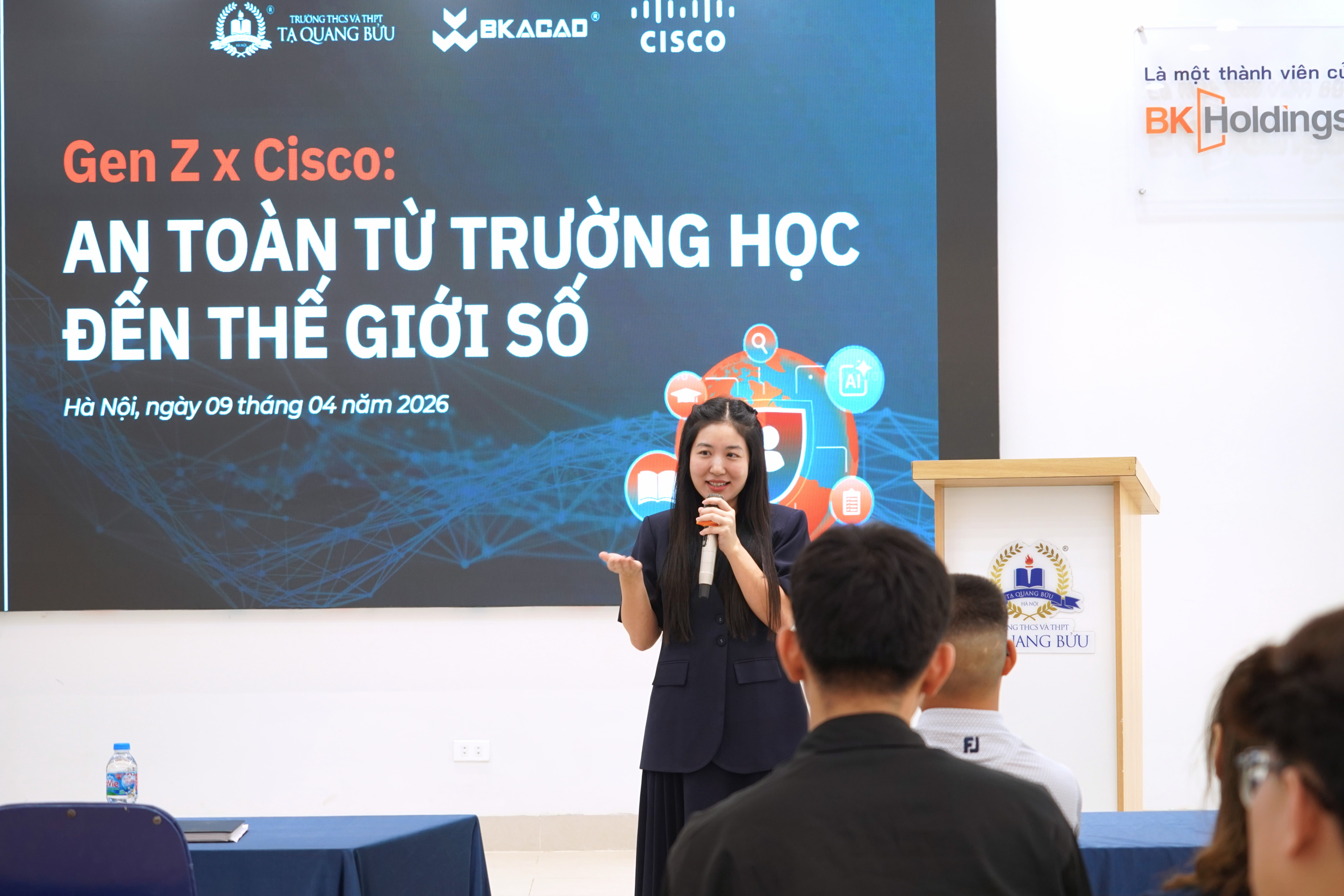 Cô Đào Thị Tươi - Phó hiệu trưởng Nhà trường chia sẻ định hướng triển khai dự án.