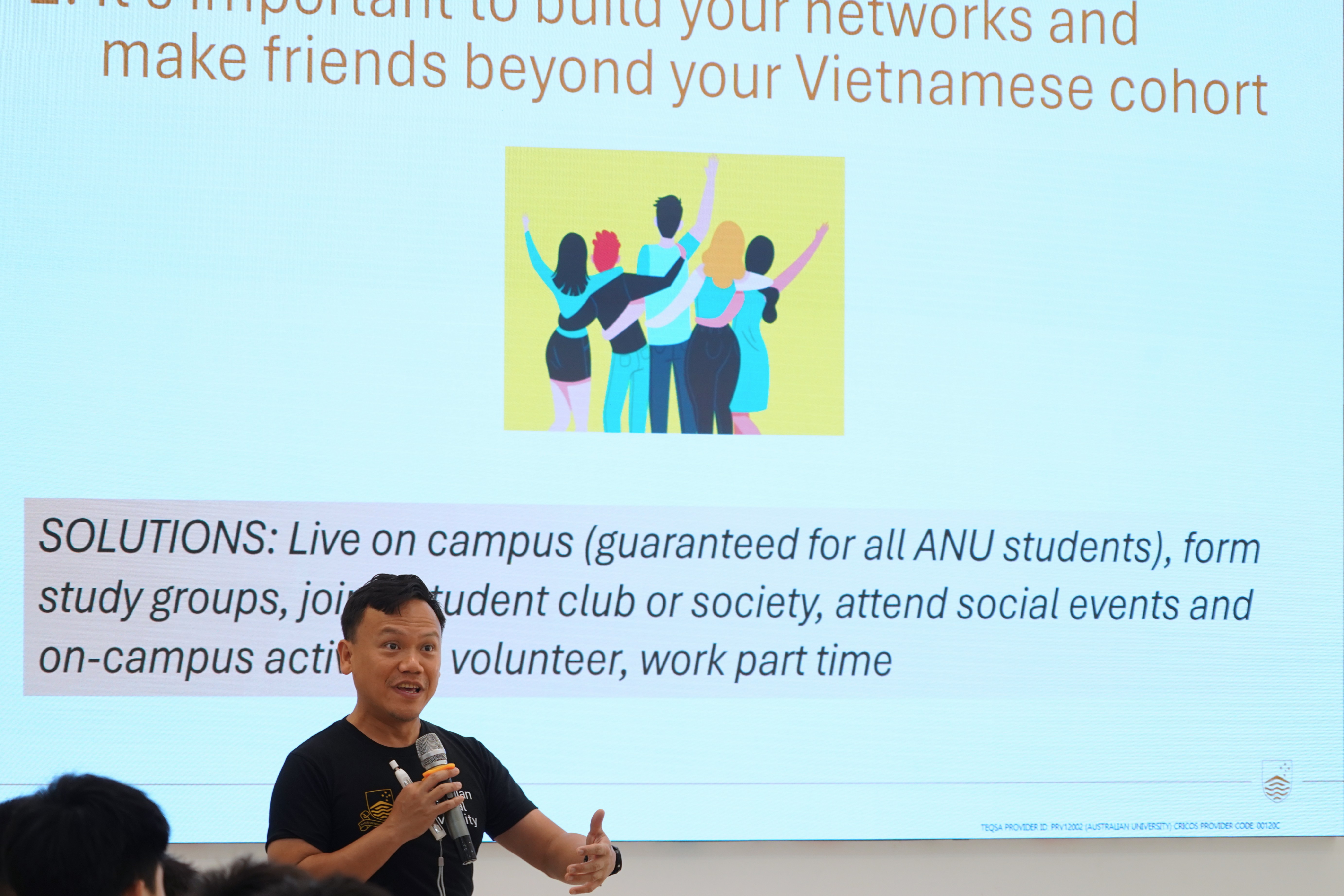 Giáo sư Vinh Lu chia sẻ về cuộc sống du học và đưa ra những lời khuyên thực tế cho học sinh.