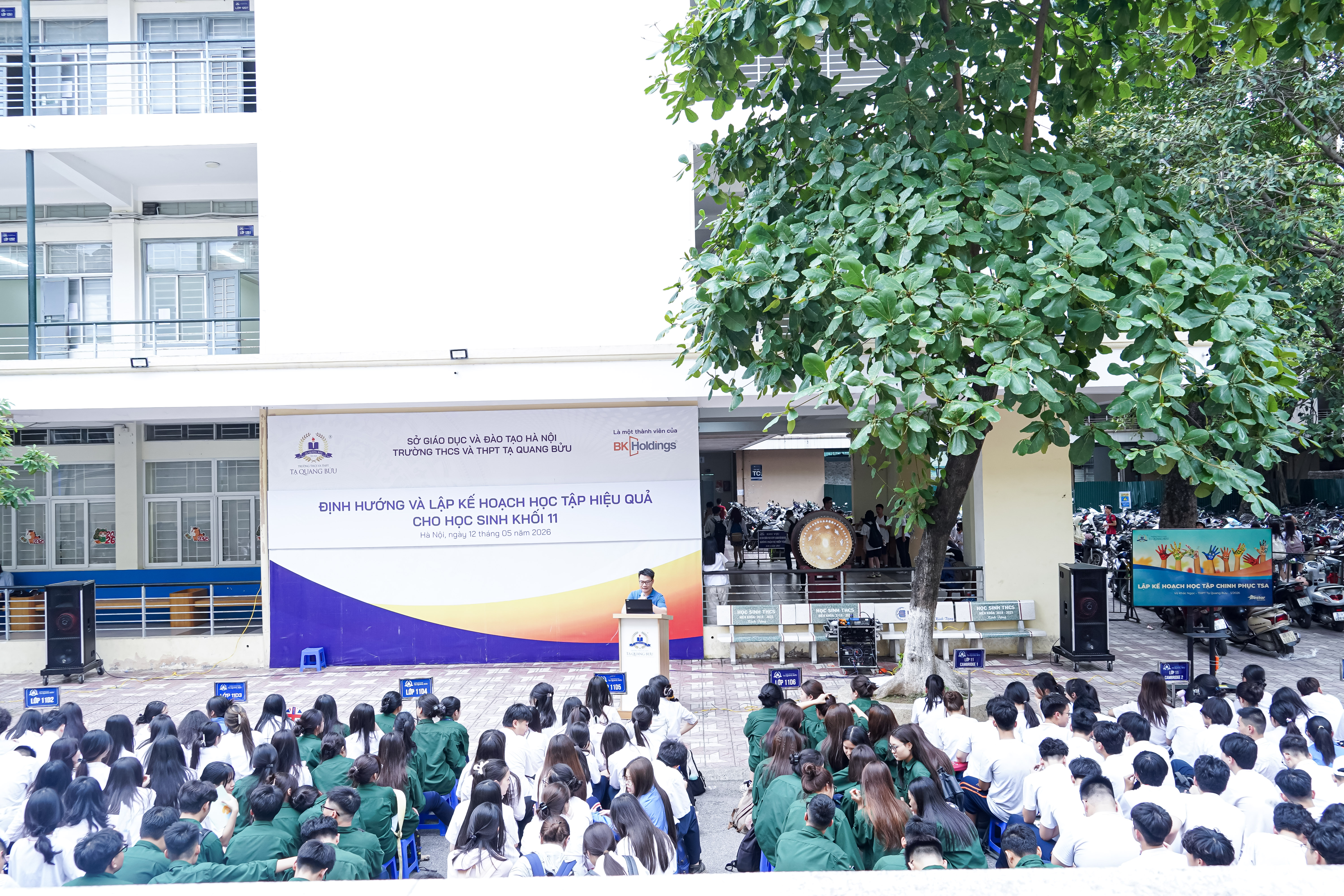 Buổi tư vấn lập kế hoạch học tập cho học sinh khối 11 diễn ra ngày 12/05/2026.